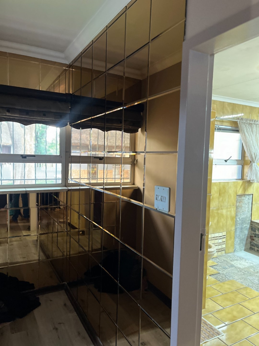 5 Bedroom Property for Sale in Van Der Hoff Park North West